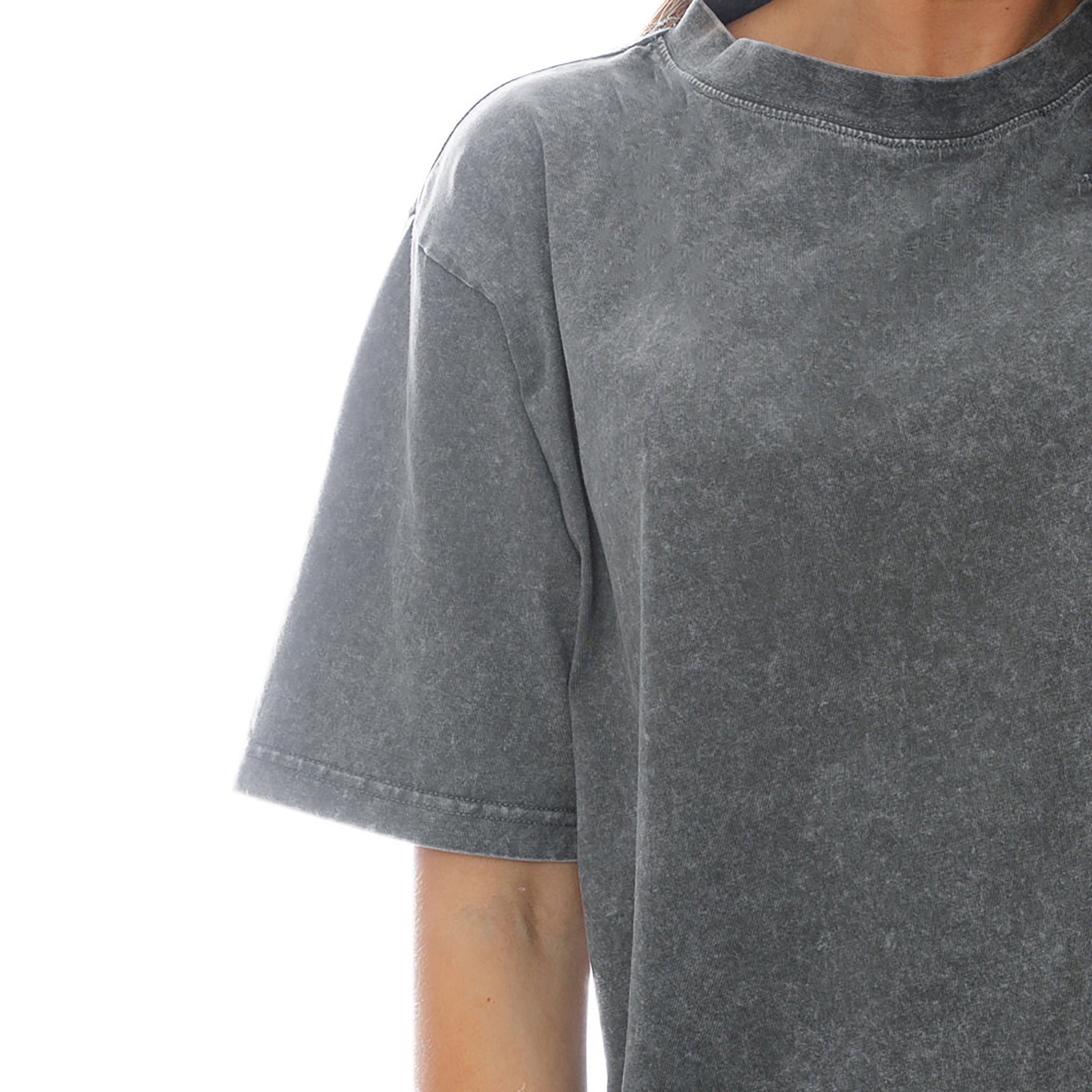 UCONN HUSKIES PREMIUM OVERSIZED CREWNECK TEE - ULTIMATE COMFORT & STYLE