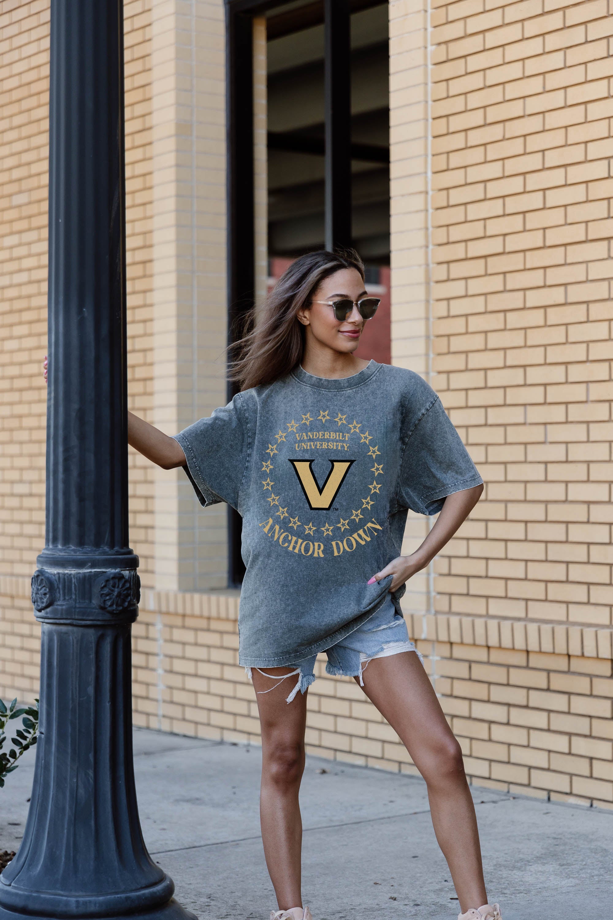 VANDERBILT COMMODORES Ultimate Comfort Oversized Crewneck Tee